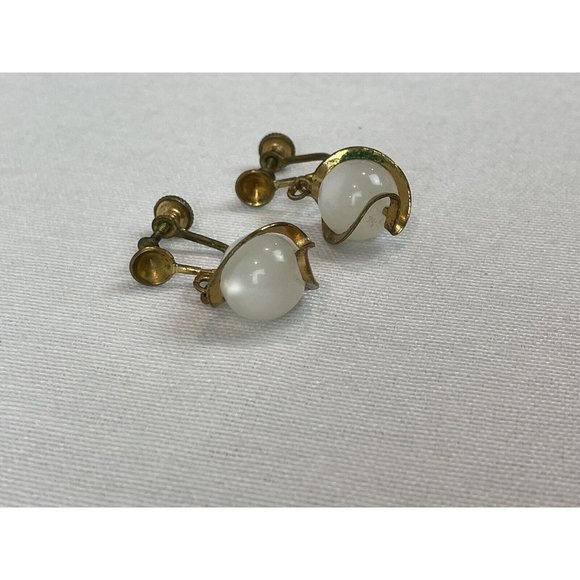 Vintage Gold Tone Pools of Light Drop Earrings Lucite Screw Back - Picture 2 of 6